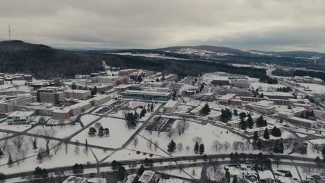 Paisaje-Nevado-Sobre-La-Universidad-De-Sherbrooke-En-Sherbrooke,-Quebec,-Canadá