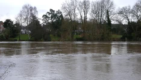 Ein-überfluteter-Fluss-Severn-Bei-Bewdley