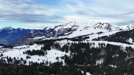 Backward-shot-of-magnificient-landscape-of-Arvenbüel-covered-in-snow-in-Amden,-Switzerland