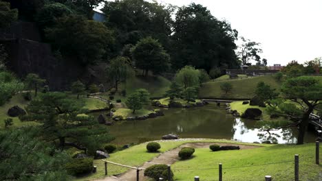 Wunderschöner-Japanischer-Gyokusen-Immaru-Garten-In-Kanazawa