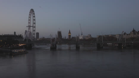 London-Eye-Y-La-Torre-Elizabeth-Del-Big-Ben-Desde-El-Puente-De-Waterloo