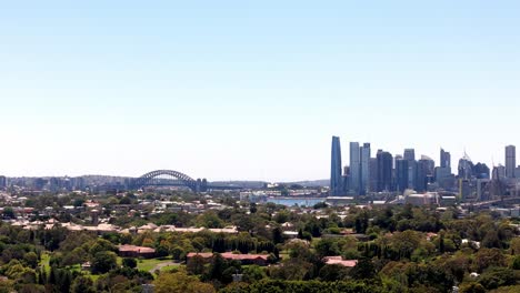 Expansive-city-skyline-with-iconic-bridge,-A-panoramic-view-from-a-suburban-vantage-point
