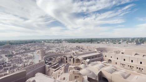 Weitläufiger-Panoramablick-Auf-Die-Zitadelle-Von-Arg-e-Bam,-Iran