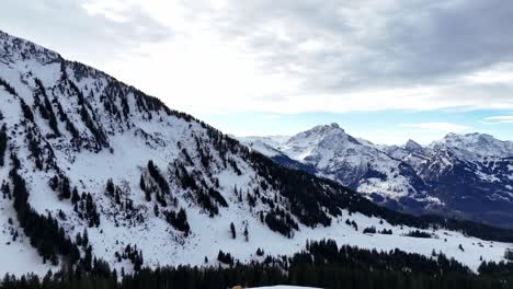 Magnificient-landscape-of-Arvenbüel-covered-in-snow-in-Amden,-Switzerland