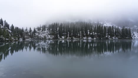 Foggy-Timelapse-at-a-mystic-Lake-in-the-Alps-of-Switzerland