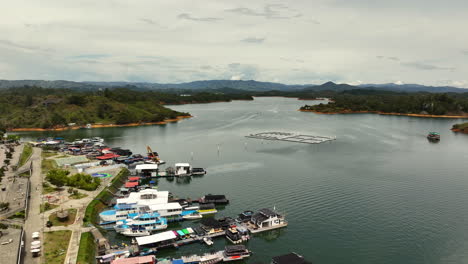 Aerial-view-rising-over-a-marina-at-the-Peñol-Guatapé-Reservoir-in-Colombia