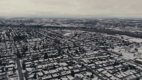 Vista-Aérea-Panorámica-Del-Centro-De-Sherbrooke-Durante-El-Invierno-En-Quebec,-Canadá.