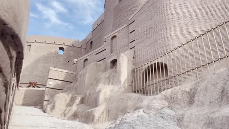 Befestigte-Korridore-Der-Zitadelle-Arg-e-Bam,-Iran