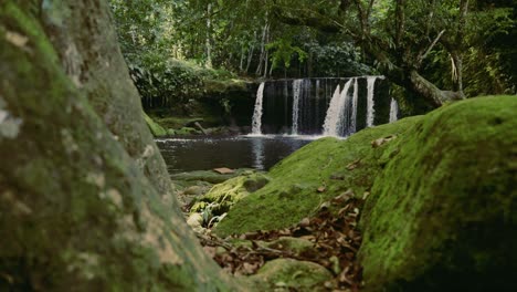 Wunderschöner-Wasserfall-Im-Amazonas-Dschungel