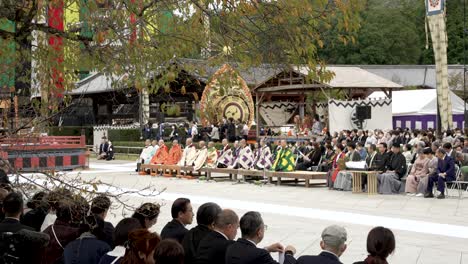 Besucher-Beim-Großen-Gedenkgottesdienst,-Todaiji-Tempel,-Nara,-Japan