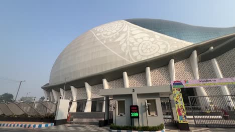 Panoramablick-Auf-Das-Dhono-Dhanyo-Auditorium-In-Kalkutta,-Indien