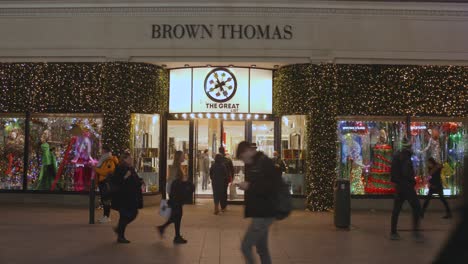Outdoor-Christmas-lighting-at-the-Brown-Thomas-department-store-in-Dublin,-Ireland