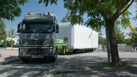 ATSA-Truck-Liefert-Teile-Für-Modulares-Zuhause,-Motion-View