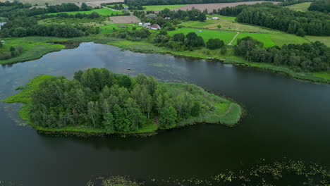 Mangrovenlandschaft-Und-Schöner-Fluss,-Lettland,-Europa