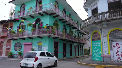 Panama-stadt,-Panama---3.-Dezember-2023:-Eine-Straßenecke-Mit-Bunten-Alten-Gebäuden