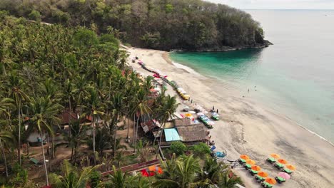 Hermosa-Playa-Y-Océano-Con-Aguas-Verdes-En-Bali,-Karangasem,-Indonesia