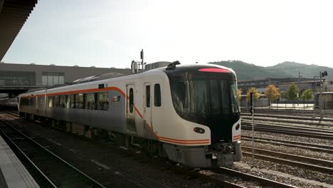 HC85-Series-Diesel-Electric-Hybrid-Train-Parked-At-Station