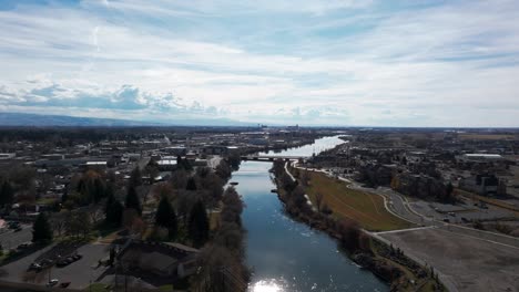Drone-aerial-shot-flying-down-the-Snake-River-in-Idaho-Falls,-Idaho