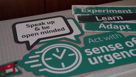 Advice-Concept-White-and-green-Sign-With-Advice-Support-Guidance-And-Help-Text-close-up-shot