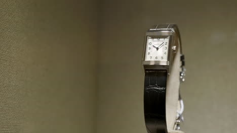 Classy-luxury-wristwatch-in-showcase,-close-up-motion-view