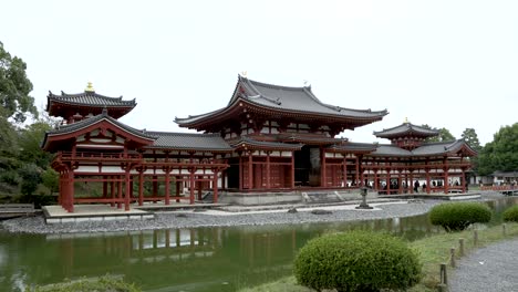 Static-Shot-Of-Phoenix-Hall-At-Byodo-In-With-Calm-Lake-In-Front