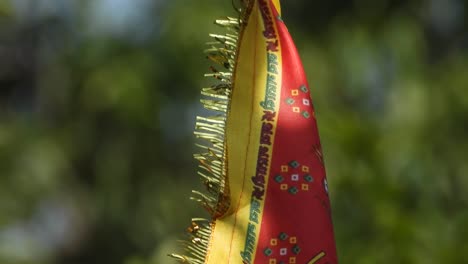 Bandera-Roja-De-Kanakadurga-Oro