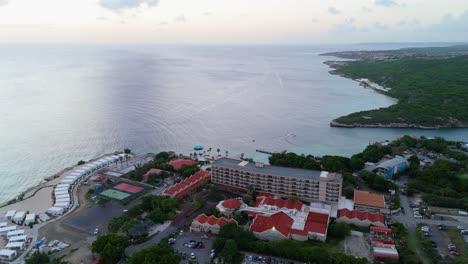Panoramic-orbit-rear-view-behind-hotel-on-Caribbean-coast-looking-out-to-sea