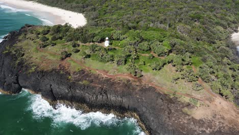 Popular-hiking-track-on-a-coastal-headland-with-a-historic-lighthouse-point-of-interest