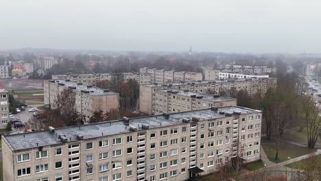 Rising,-establishing-drone-shot-of-block-building-district-in-cold-winter-day-without-snow