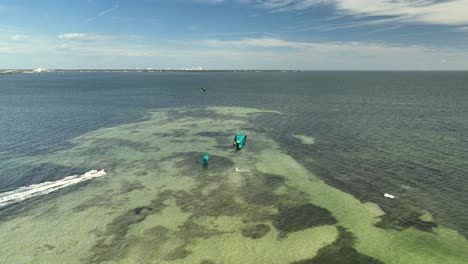 Point-Of-Interest-Ansicht-Des-Kitesurfers-In-St.-Petersburg,-Florida