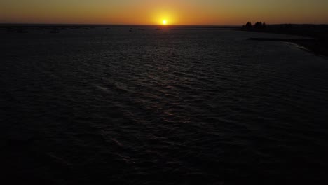 Drohnenaufnahme-Des-Sonnenuntergangs-In-Port-Macdonnel,-Südaustralien,-über-Dem-Südlichen-Ozean