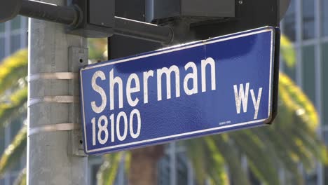 Straßenschild-Sherman-Way---Los-Angeles