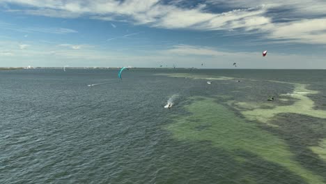 Aerial-panning-kitesurfers-in-St-Petersburg-Florida