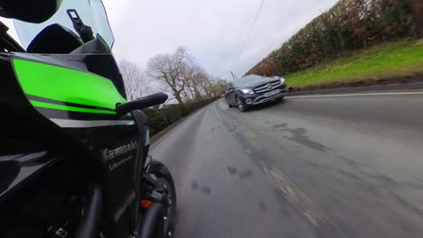Kawasaki-Versys-1000-GT-low-angle-view-of-the-road-ahead