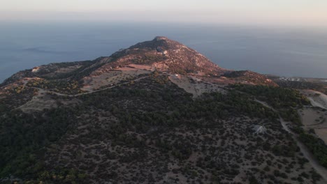 Toma-De-Drones-De-La-Costa-De-La-Isla-De-Karpathos,-Grecia.