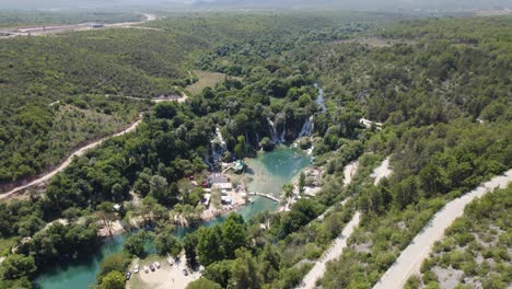 Erstellung-Einer-Luftaufnahme-Des-Wunderschönen-Kravica-Wasserfalls,-Bosnien-Und-Herzegowina