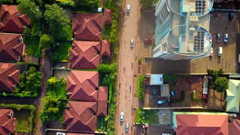 Overhead-View-of-Cars-Driving-In-The-Road-Along-The-Namuwongo-Neighborhood-In-Kampala,-Uganda