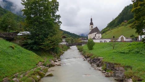 Vista-Estática-Del-Establecimiento-De-La-Iglesia-De-San-Sebastián-Ramsau-Kirche,-Berchtesgaden,-Alemania