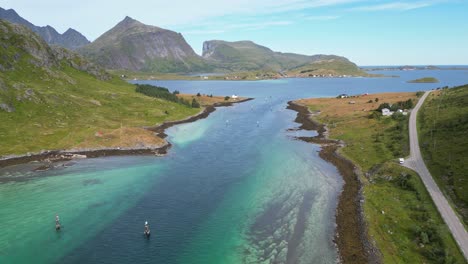Wasserströmungen-In-Nestraumen,-Lofoten,-Norwegen---4K-Luftaufnahme