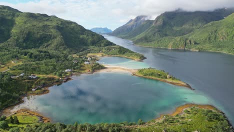 Naturaleza-De-Las-Islas-Lofoten,-Fiordo-Y-Laguna-En-Verano-En-Tengelfjord,-Noruega---Círculos-Aéreos-4k