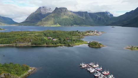 Austnesfjord-Im-Sommer-Auf-Den-Lofoten,-Norwegen,-Skandinavien---Luftaufnahme-4k