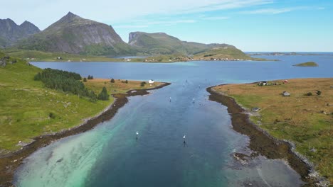Wasserströmungen-In-Nestraumen,-Lofoten,-Norwegen---Luftbild-4k