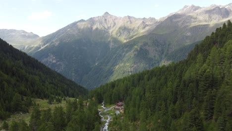 Luftaufnahme-Der-Malerischen-Landschaft-In-Den-Tiroler-Alpen-Rund-Um-Das-Pitztal-In-Österreich