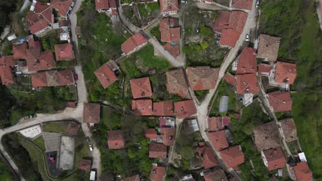 View-from-above-of-historical-Safranbolu-houses,-islamic-city,-Türkiye