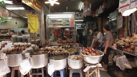 Chinesisches-Restaurant-Im-Traditionellen-Markt-In-Chinatown-In-Bangkok,-Thailand