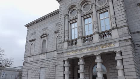 Außenfassade-Der-National-Gallery-Of-Ireland-In-Dublin