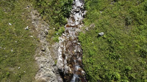 Water-streams-flowing-through-the-mountainous-valleys-of-the-Multat-plateau,-Trabzon-Türkiye