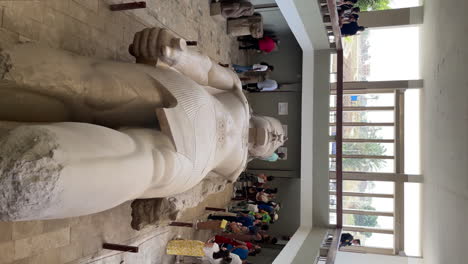 Estatua-Colosal-Del-Faraón-Ramsés-II-En-El-Museo-De-Egipto.