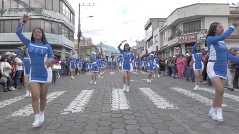 Vestido-Blanco-Azul-Majorettes-Formación-Desfile-Callejero-Día-De-La-Independencia
