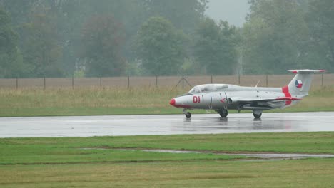 Old-military-jet-trainer-reach-airport-runway-and-prepare-to-take-off